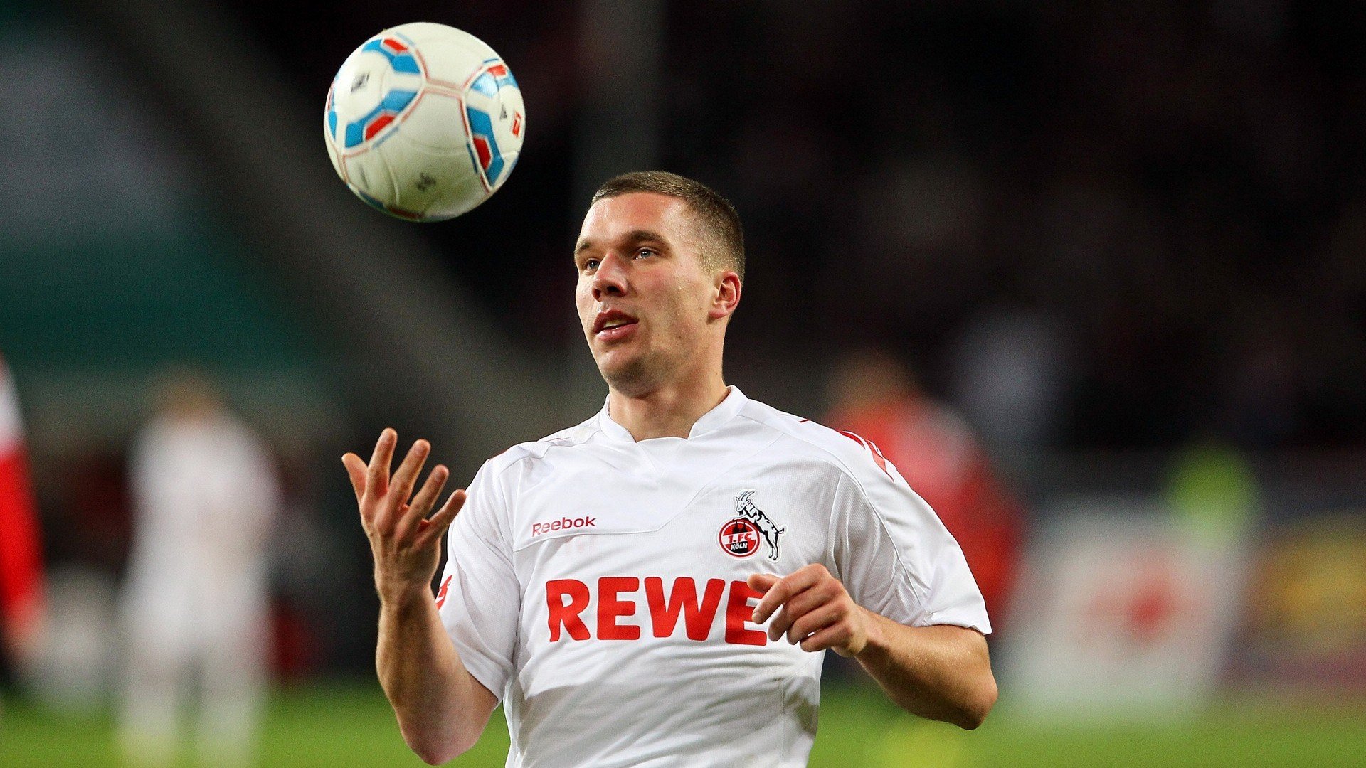 华体会官方入口-不来梅双边路推进造成对手混乱，不来梅最强阵容